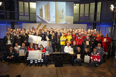 Gruppenbild aller Preisträger mit Bundesinnenminister Dr. Thomas de Maizière