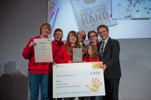 Bundesinnenminister Dr. Hans-Peter Friedrich verleiht die Helfende Hand 2011